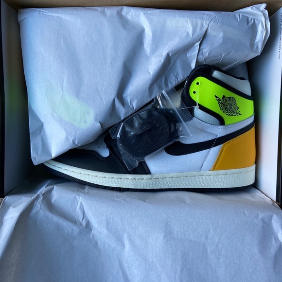 Jordan Other - Jordan 1 Volt Gold